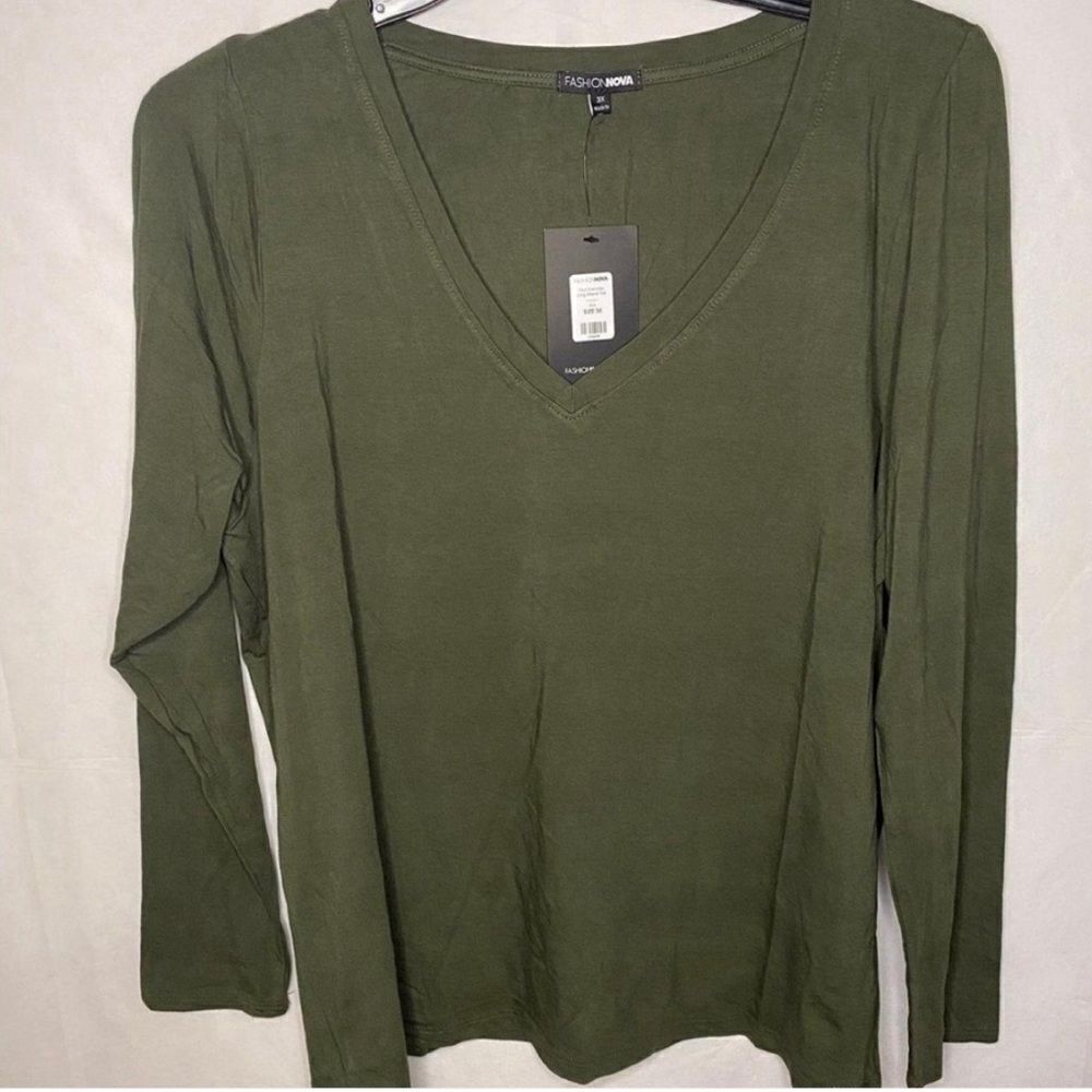 Fashion Nova long sleeve V-neck shirt size 3X
